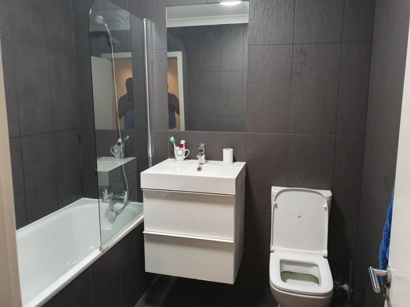 Double Room With Shared Bathroom Londra Esterno foto