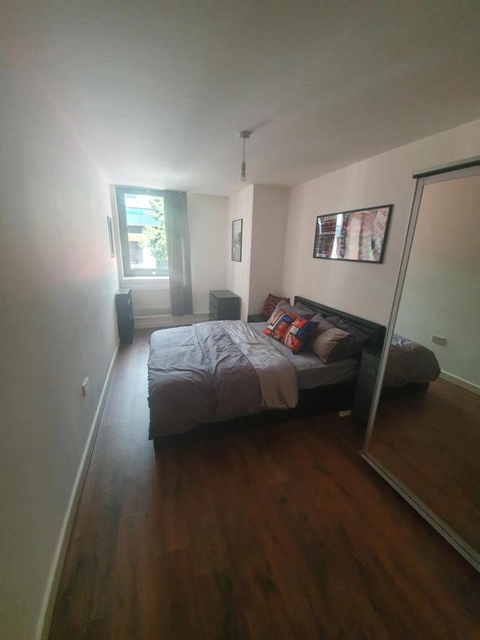 Double Room With Shared Bathroom Londra Esterno foto