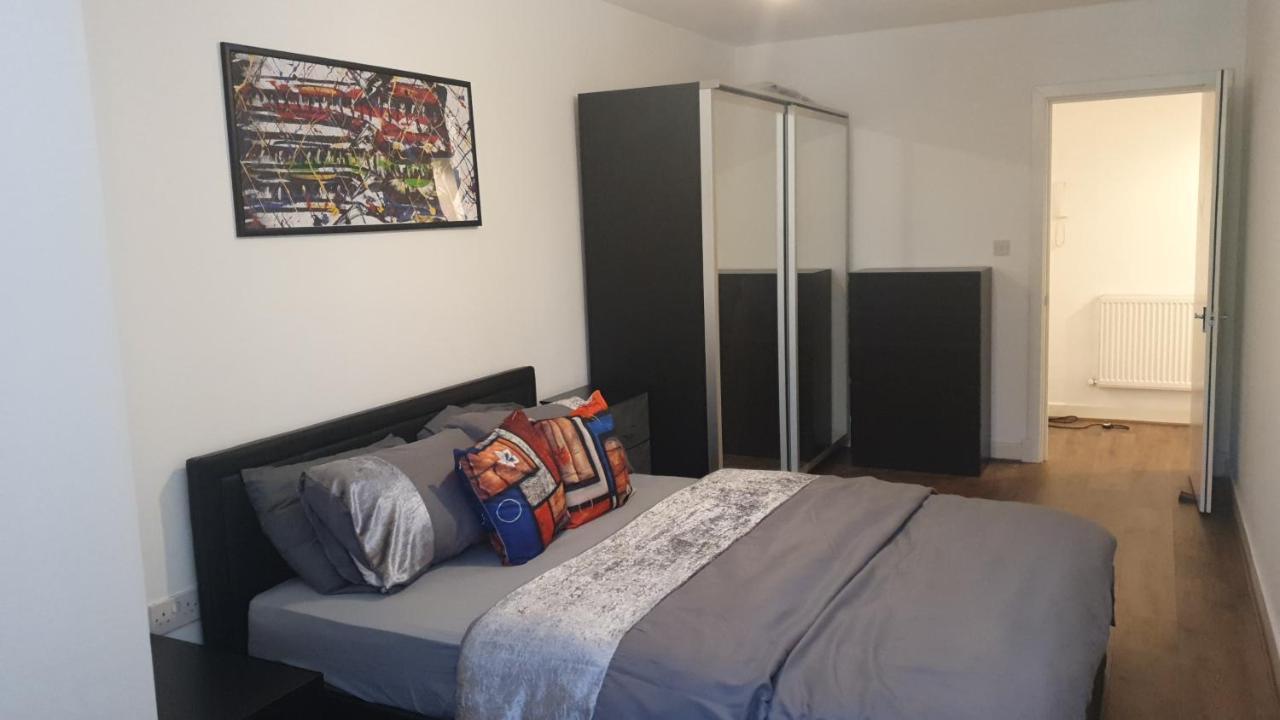 Double Room With Shared Bathroom Londra Esterno foto